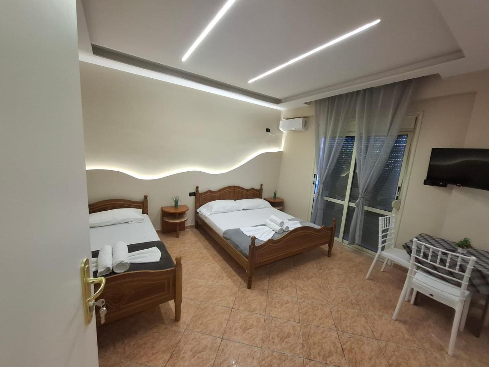 L&G Hotel Vlore Bagian luar foto