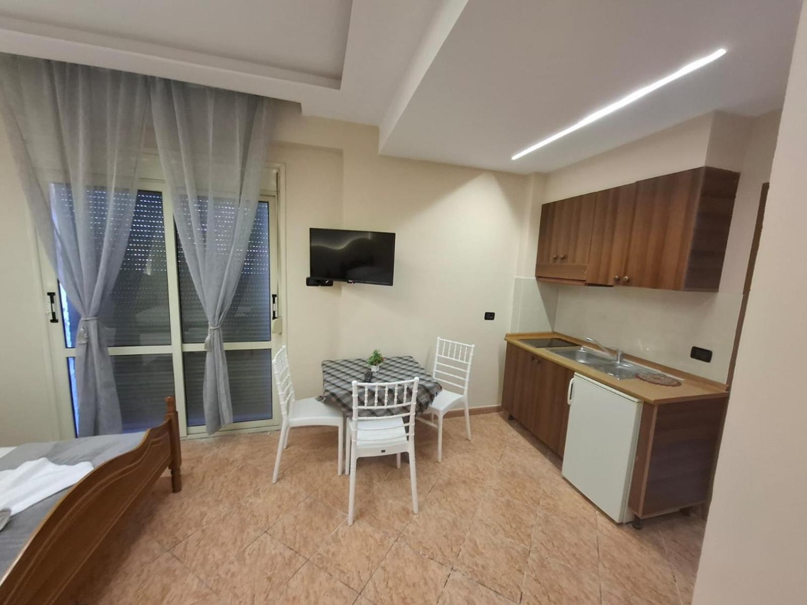 L&G Hotel Vlore Bagian luar foto