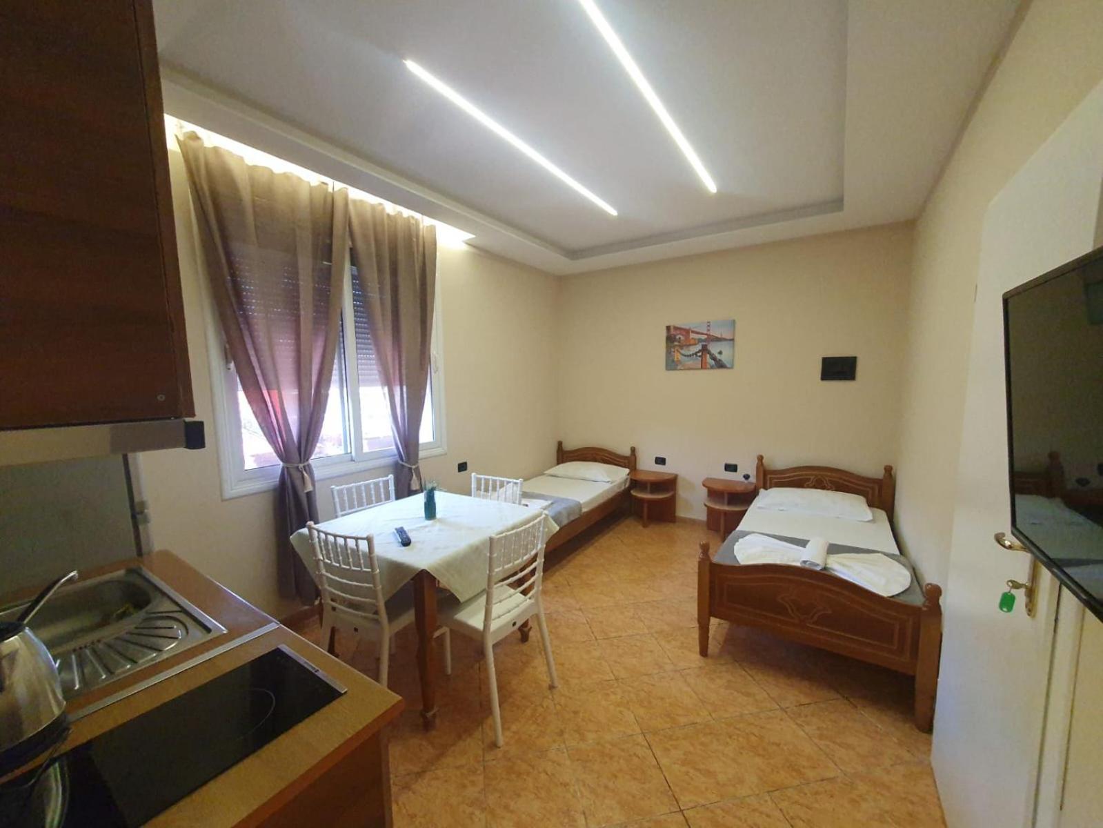 L&G Hotel Vlore Bagian luar foto