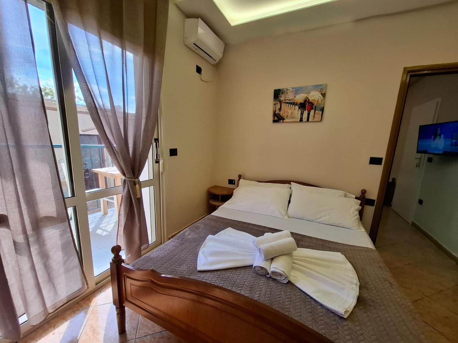 L&G Hotel Vlore Bagian luar foto